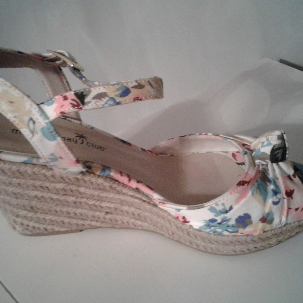 Ladies Apparel and Shoes